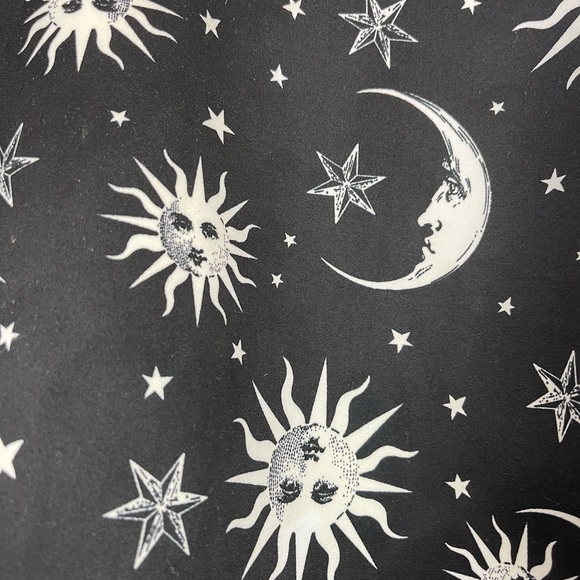 Hot Topic Black Zipper Moon Stars Skater Skirt EUC Size M - Picture 5 of 7